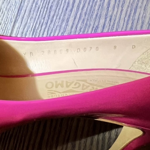 Salvatorre Ferragamo | Vara Bow Patent Leather Pumps | size 8 | Hot pink - Picture 8 of 9